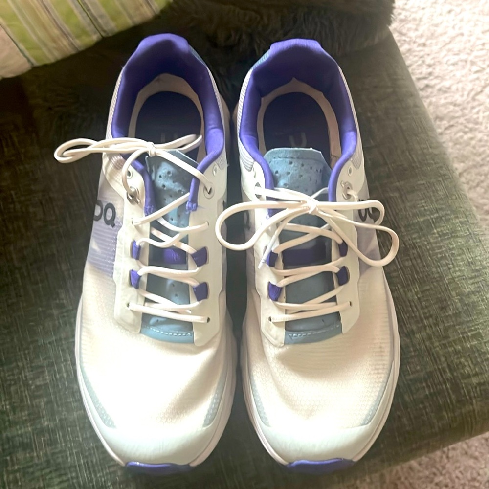 On Cloud Vista Running Shoes. Lots of life left. Water Resistant.